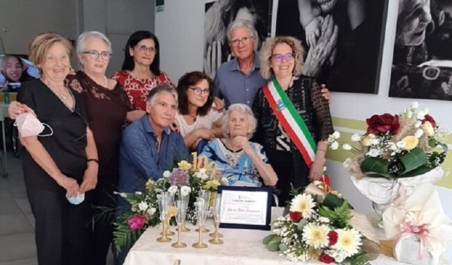 Canicattini Bagni, festa grande per i 100 anni di nonna Giovannina