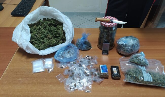 Cassibile, marijuana e hashish nascoste in cucina: in manette 35enne