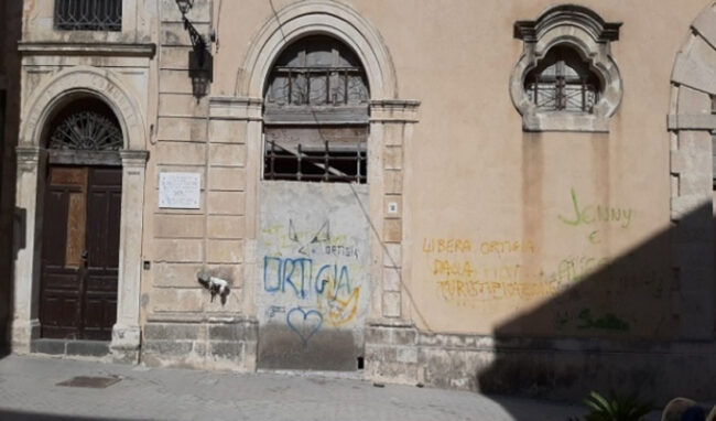 Siracusa, l'ex biblioteca storica in rovina. Vinciullo: "Colpa dell'amministrazione comunale"