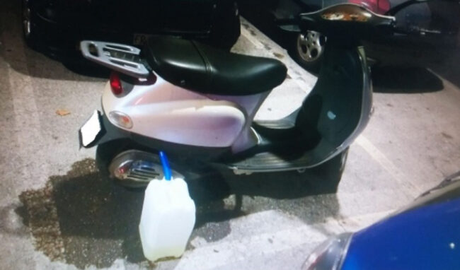 Noto, furto di carburante da uno scooter: denunciato un 16enne