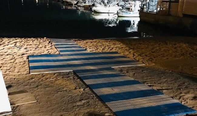 "Mare senza barriere" a Siracusa: passerelle in 4 spiagge per permettere a tutti l'ingresso in acqua