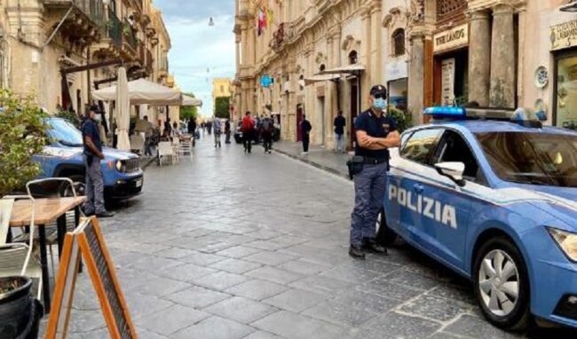 Furto in un ristorante del centro storico a Noto: indagato un16enne