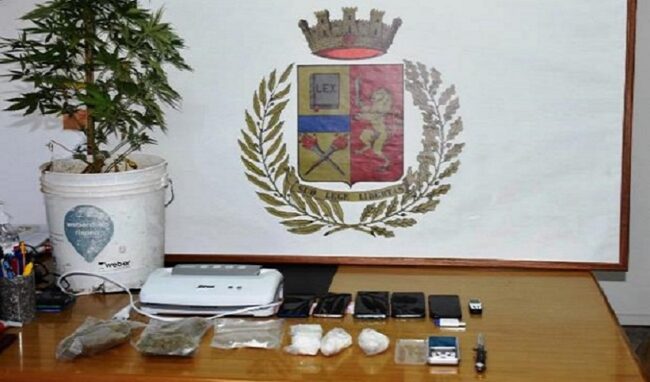 Pachino, droga in auto e a casa: arrestato 29enne