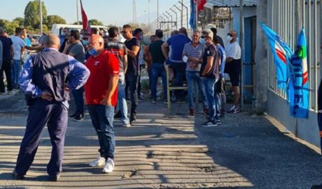 Sit in alla Versalis dei lavoratori Icmb contro gli appalti al ribasso