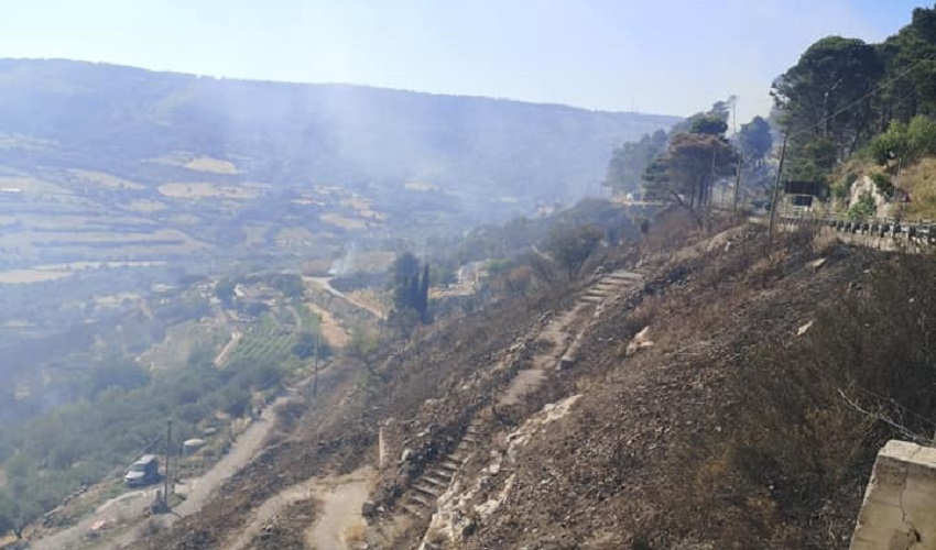 Vasto incendio a Buscemi, minacciate alcune abitazioni