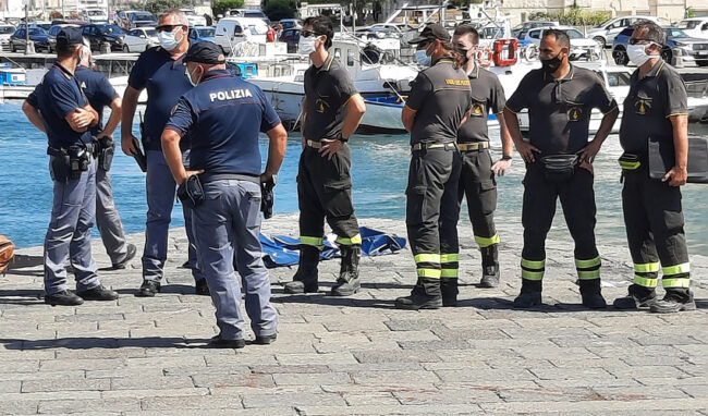 Ritrovato un corpo senza vita in mare vicino al Ponte Umbertino: è di un uomo di 76 anni siracusano