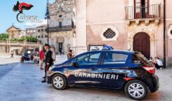 Apecar per turisti senza assicurazione in Ortigia: mezzi sequestrati