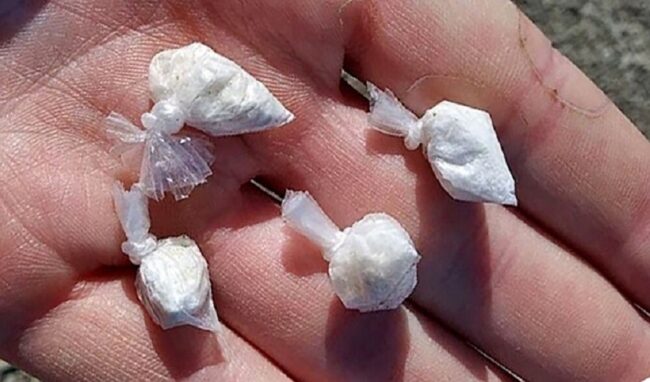 Droga a Siracusa, la polizia trova 8 dosi di cocaina in strada