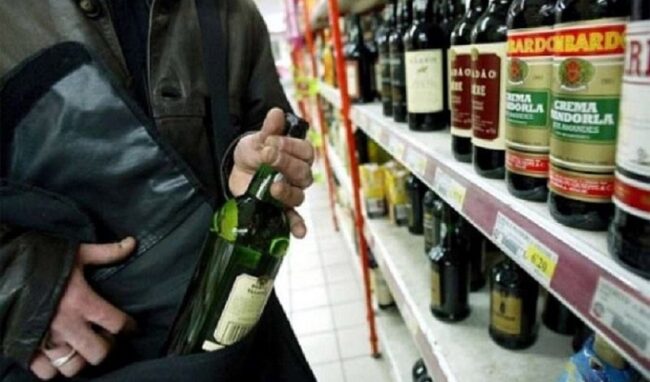 Furto di liquori ai danni di un supermercato: denunciato un 40enne di Siracusa