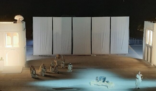Siracusa, al Teatro Greco il debutto di Nuvole la commedia di Aristofane: comicità e riflessione