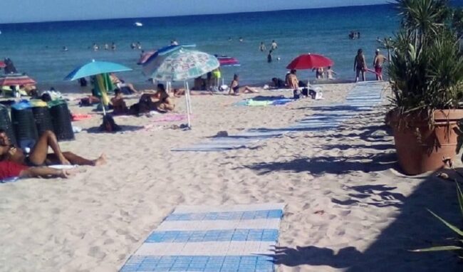 Vandali in azione all' Arenella. Divelta la passerella per disabili