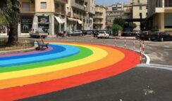 Corsie colorate in piazza della Repubblica, dibattito acceso
