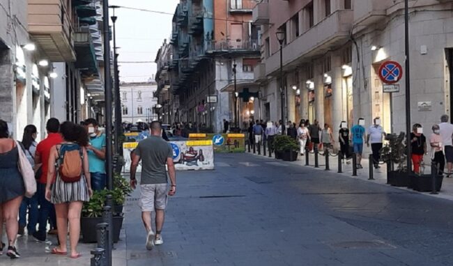 La Sicilia a grandi passi verso la "zona gialla": intensive al 10% e reparti al 17%