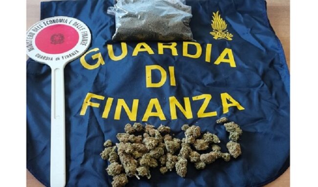 Nel Palermitano, un pacco con 100 grammi di marijuana spedito per posta