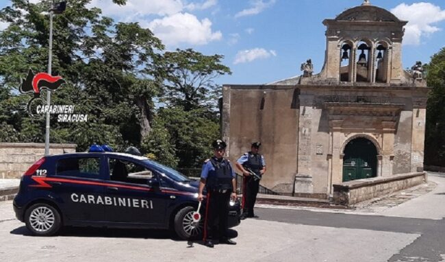 In una struttura ricettiva di Cassaro allaccio abusivo alla rete elettrica