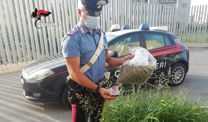 Marijuana e hashish nascoste in giardino: arrestato 44enne ad Augusta