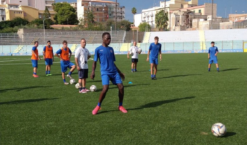 Peppe Mascara dirige il primo allenamento. Pepe: "Dobbiamo svoltare subito"