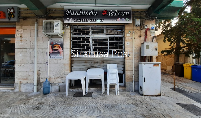 Bomba carta davanti panineria in via Filisto