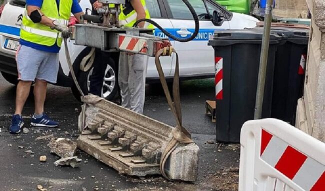 Distacco cornicione da un pilone del ponte Umbertino, il Comune scrive alla Soprintendenza