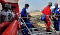Sbarco per 2 navi con 147 migranti ad Augusta. A bordo anche 2 cadaveri