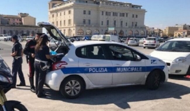 Parcheggiatori abusivi, intervento a Riva Forte Gallo