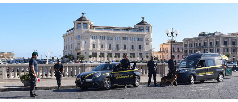 Blitz dei Baschi verdi alle case parcheggio: sequestrate 50 dosi di droga e arrestato pusher