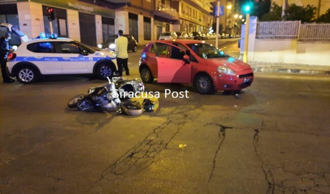 Incidente all'incrocio tra viale Zecchino e viale Tica: giovane in ospedale