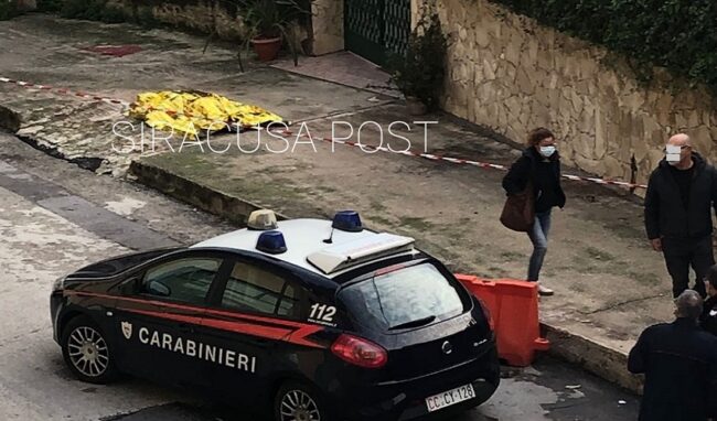 Tragedia a Siracusa: un uomo morto in strada in via Luigi Spagna