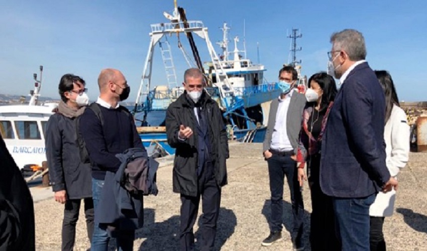 Nessun intervento al porto rifugio di Santa Panagia, Zito e Ficara: "Basta passerelle"