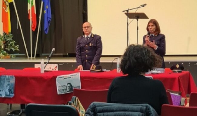 Progetto "Questo non è amore": la Polizia incontra gli studenti dell'Insolera e dell'Archia