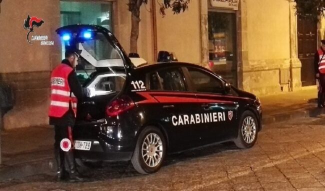 Furti su auto, in 2 arrestati in via Elorina la notte di Capodanno