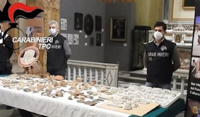 Sequestrati 11.000 reperti archeologici tra Siracusa e Caronia