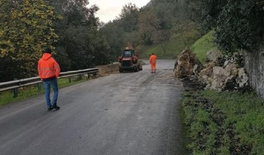 Liberata dai massi la Sp 45: la strada è stata riaperta al transito