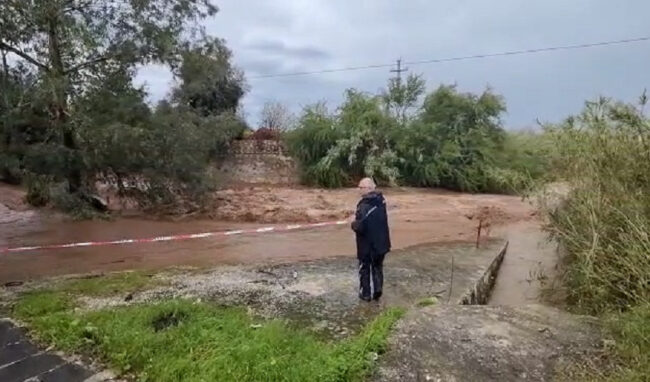 Esondano l'Anapo e il torrente Cifalino a Siracusa: le conseguenze sulla viabilità