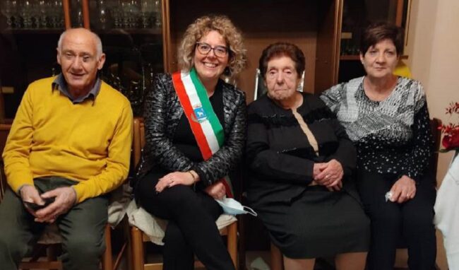 Festeggiati a Canicattini Bagni i 100 anni di nonna Giuseppina