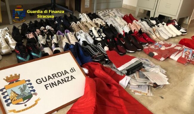 Sequestro di scarpe contraffatte e di cd/dvd pirata ad Avola