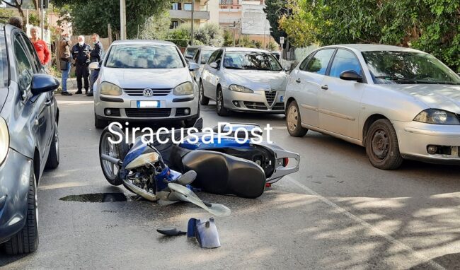 Incidente stradale: auto contro moto in via Augusta, ferito il centauro