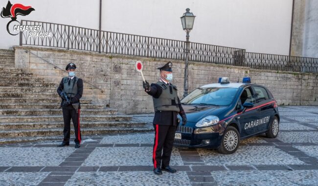 Drive in della droga a Palazzolo Acreide: in manette marito, moglie e cognato