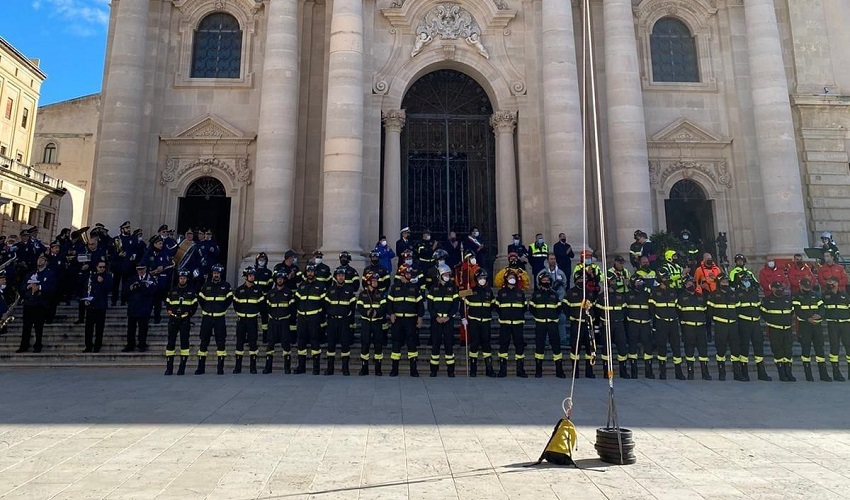 I festeggiamenti in onore di Santa Barbara in piazza Duomo