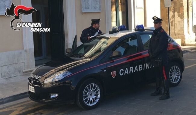 Sequestro di capi di abbigliamento contraffatti al mercato settimanale di Rosolini