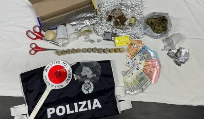 Market casalingo della droga: arrestate 2 donne, madre e figlia