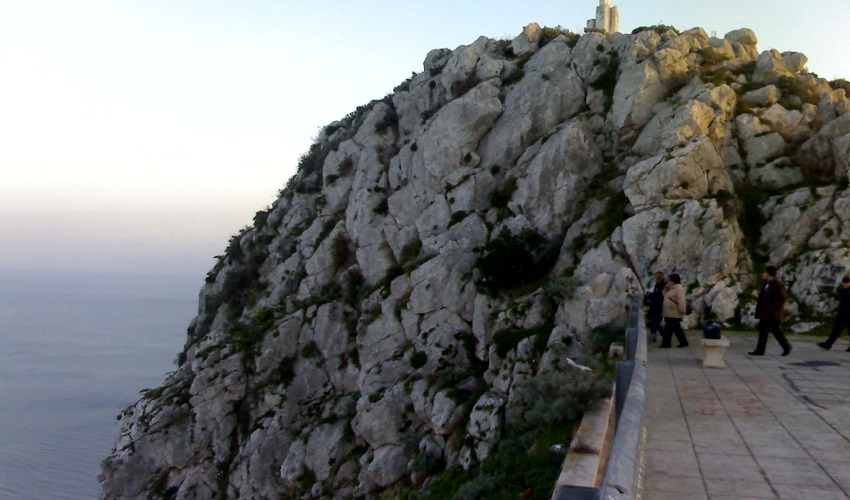 Donna tenta il suicidio da Monte Pellegrino, salvata da un ciclista e da un Carabiniere