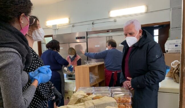 La Uil alla mensa del Pantheon a cucinare e distribuire i pasti ai poveri