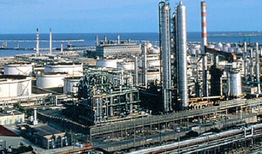 Petrolchimico, Recano (Fiom Cgil): "A rischio 10.000 posti di lavoro. Serve un nuovo modello industriale"