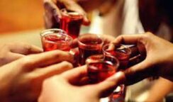 Alcolici a minori di 16 anni: denuncia e sanzione per la titolare di un locale