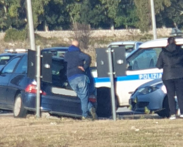 Incidente a Targia: coinvolto un bus di studenti pendolari e due auto