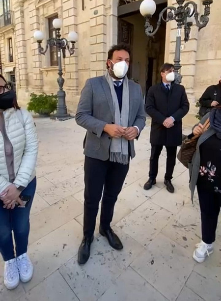 Lavoratori Gemar, sit in in piazza Duomo sotto il Vermexio: "Sindaco Italia aiutaci"