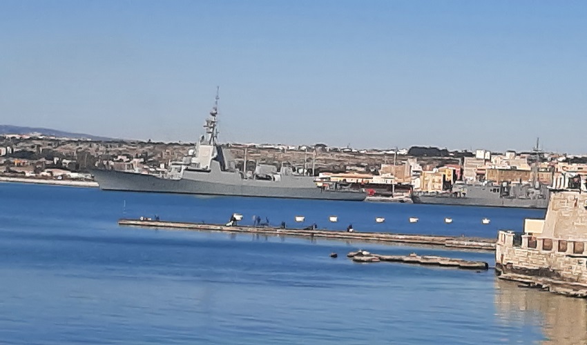 Due navi militari spagnole in porto a Siracusa