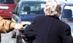 Scippano il borsellino ad un'aziana: 2 denunciati borsellino