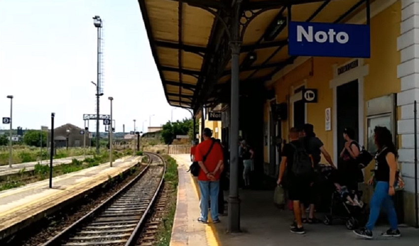 Manutenzione straordinaria di 14 stazioni ferroviarie in Sicilia, c'è anche Noto